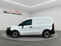 Usado Renault Kangoo 75 CV (55 kW) 2022 Blanco Monovolumen