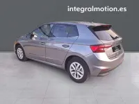 Usado Skoda Fabia Selection 95 CV (69 kW) 2025 Gris Utilitario