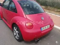 Usado VW New Beetle 90 CV (66 kW) 2000 Rojo Utilitario