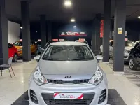 Usado Kia Rio 84 CV (61 kW) 2017 Gris / plata Berlina