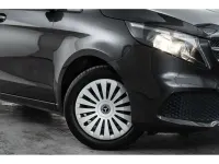 Usado Mercedes V220 163 CV (119 kW) 2022 Gris / plata Monovolumen