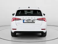 Usado Skoda Octavia Ambition 150 CV (110 kW) 2022 Blanco Utilitario