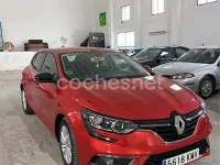 Usado Renault Mégane LIMITED 130 CV (95 kW) 2018 Rojo Berlina