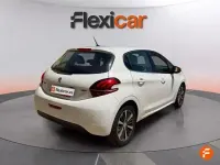 Usado Peugeot 208 Allure 110 CV (80 kW) 2017 Blanco Utilitario