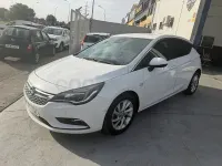 Usado Opel Astra Dynamic 110 CV (80 kW) 2018 Blanco Berlina