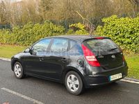 Usado Hyundai i30 Classic 109 CV (80 kW) 2009 Negro Berlina
