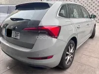 Usado Skoda Scala Ambition 115 CV (84 kW) 2019 Gris / plata Utilitario
