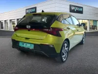 Usado Hyundai i20 100 CV (73 kW) 2024 Amarillo Utilitario