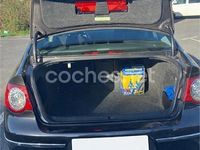 Usado VW Passat Highline 150 CV (110 kW) 2005 Marrón Berlina