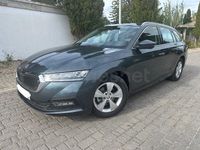 Usado Skoda Octavia Ambition 150 CV (110 kW) 2021 Gris / plata Familiar