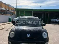 Usado VW New Beetle 90 CV (66 kW) 2001 Negro Utilitario