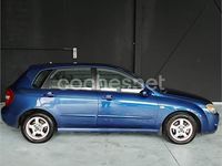 Usado Kia Cerato 112 CV (82 kW) 2005 Azul Berlina
