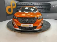 Usado Peugeot 2008 Allure 130 CV (95 kW) 2023 Naranja SUV