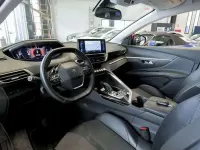 Usado Peugeot 5008 Allure 131 CV (96 kW) 2021 Rojo SUV
