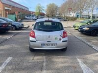 Usado Renault Clio II Campus 75 CV (55 kW) 2009 Gris / plata Berlina