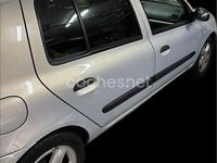 Usado Renault Clio II Dynamique 75 CV (55 kW) 2003 Gris / plata Berlina