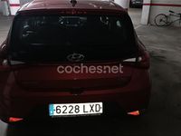 Usado Hyundai i20 100 CV (73 kW) 2022 Rojo Utilitario