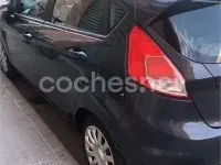 Usado Ford Fiesta Trend 82 CV (60 kW) 2014 Gris / plata Utilitario