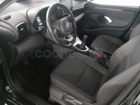 Usado Toyota Yaris Hybrid Active 116 CV (85 kW) 2022 Negro Berlina