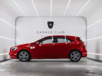 Käytetty Mercedes A180 Urban 109 HP (80 kW) 2016 Punainen Sedan