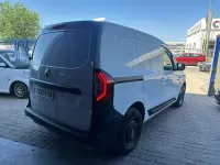 Usado Renault Kangoo 44 kW (60 CV) 2022 Blanco Monovolumen