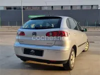 Usado Seat Ibiza 100 CV (73 kW) 2004 Gris / plata Utilitario