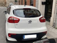 Usado Kia Rio 84 CV (61 kW) 2015 Blanco Berlina