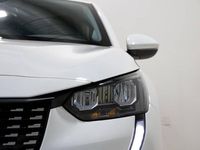 Usado Peugeot 208 Allure 100 CV (73 kW) 2021 Blanco Utilitario
