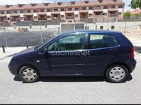 Usado VW Polo Trendline 64 CV (47 kW) 2003 Azul Berlina