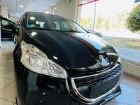 Usado Peugeot 208 Active 82 CV (60 kW) 2013 Negro Utilitario