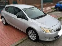 Usado Opel Astra Enjoy 110 CV (80 kW) 2011 Gris / plata Berlina