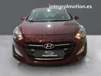 Usado Hyundai i30 90 CV (66 kW) 2016 Rojo Berlina