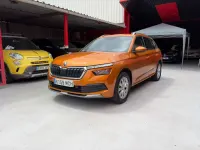 Usado Skoda Kamiq Ambition 90 CV (66 kW) 2022 Naranja SUV