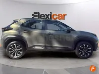 Usado Toyota Yaris Cross Active 116 CV (85 kW) 2023 Gris / plata SUV