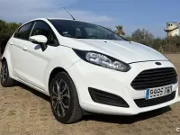 Usado Ford Fiesta Trend 100 CV (73 kW) 2014 Blanco Utilitario