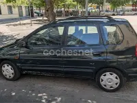 Usado Mitsubishi Space Runner 122 CV (89 kW) 1998 Verde Monovolumen