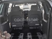 Usado Kia Carnival LX 144 CV (105 kW) 2004 Gris / plata Monovolumen
