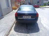Usado Audi A6 150 CV (110 kW) 1998 Azul Berlina