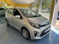 Usado Kia Picanto 67 CV (49 kW) 2018 Gris / plata Utilitario