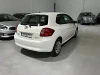 Begagnad Toyota Auris 90 HK (66 kW) 2007 Vit Halvkombi