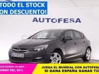 Usado Opel Astra Selective 140 CV (102 kW) 2015 Negro Berlina