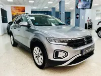 Usado VW T-Roc Life 115 CV (84 kW) 2023 Gris / plata SUV