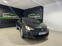 Usado Opel Astra GTC Sportive 136 CV (100 kW) 2016 Negro Berlina