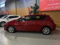Usado Toyota Auris Active 116 CV (85 kW) 2016 Granate Berlina