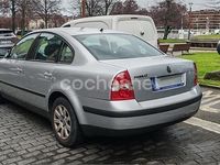 Usado VW Passat Comfortline 102 CV (75 kW) 2003 Gris / plata Berlina