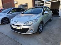 Usado Renault Mégane Dynamique 110 CV (80 kW) 2010 Gris / plata Berlina