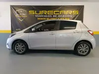 Usado Toyota Yaris Active 111 CV (81 kW) 2020 Gris / plata Berlina