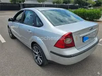 Usado Ford Focus Ghia 115 CV (84 kW) 2006 Gris / plata Berlina