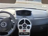 Usado Renault Grand Modus Dynamique 85 CV (62 kW) 2009 Granate Monovolumen