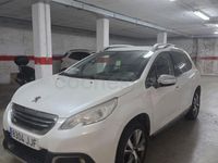 Usado Peugeot 2008 Allure 120 CV (88 kW) 2015 Blanco SUV